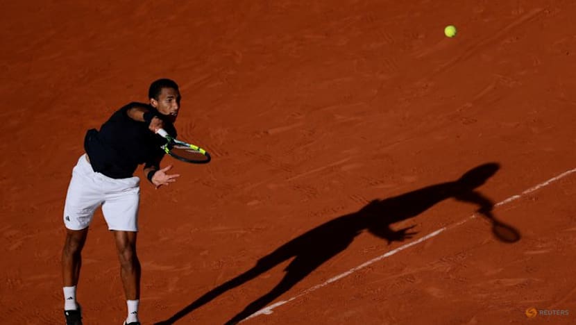 Auger-Aliassime swats aside Tabilo to reach French Open quarters