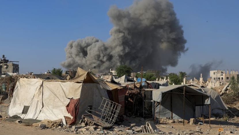 Israel pounds Gaza City suburbs, vows to press on with offensive Israel pounds Gaza City suburbs, vows to press on with offensive