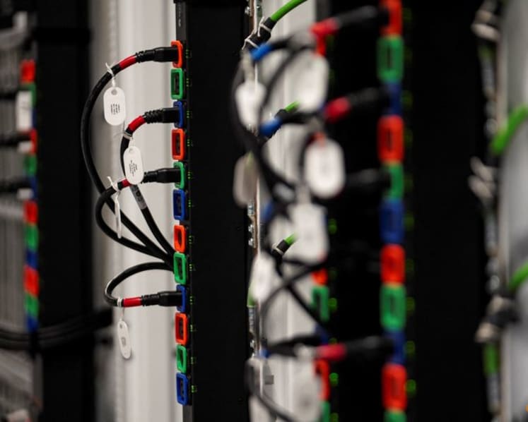 Analysis:Investors eye holiday season turbulence amid AI and rate cut doubts