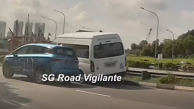 出路口直接开入快车道 休旅车撞小巴士 司机助查