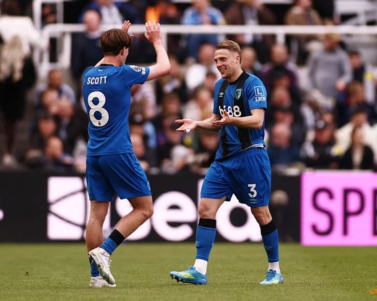 Spurs stuck in drop zone, Wolves on brink of relegation, Man United beat Chelsea