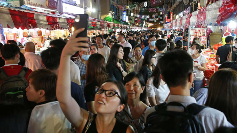 Shoppers throng Chinatown CNY bazaar; gridlock at 2 intersections listed as ‘very crowded’ on live map