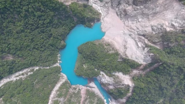 花莲强震形成堰塞湖 当局提醒民众勿入溪床