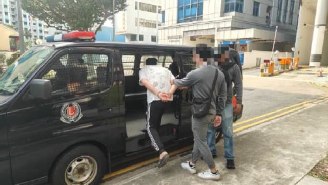 警方芽笼一带联合执法 14人涉违法行为接受调查