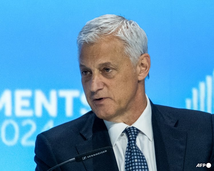 StanChart CEO seeks to reassure staff members over 'lower value human capital' comment
