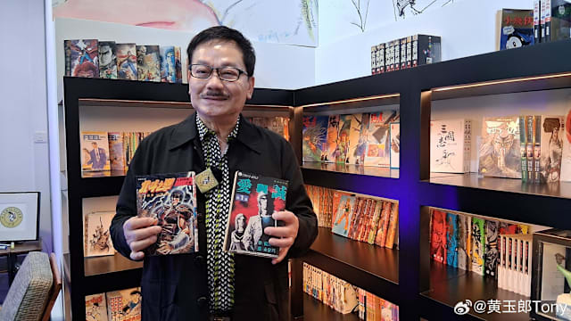 “漫画教父”黄玉郎疑烂赌欠下巨款，与嫩妻被当街撒传单追债！