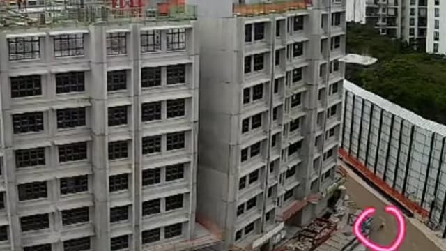 混凝土板被吊起时从高处掉落 建屋局介入调查