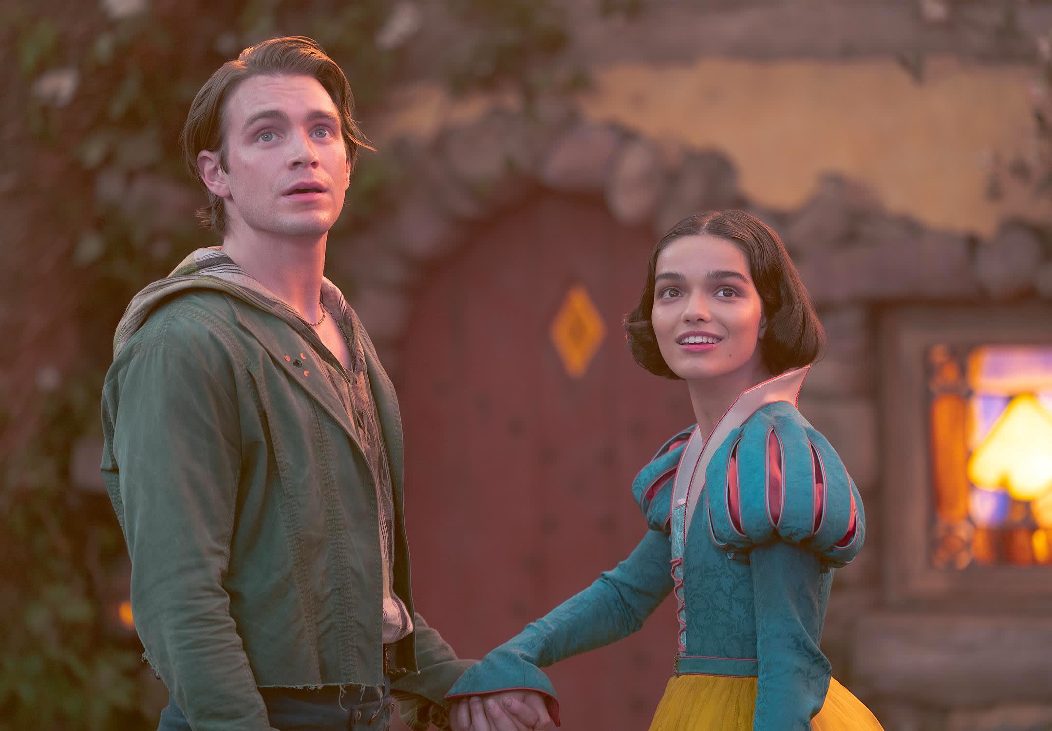 满城三带黄金甲】“Snow White”：白雪公主，过街老鼠，傻傻分不清楚- vibes by 8world