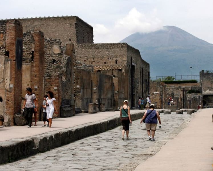 Scientists discover secrets of ancient Roman concrete at Pompeii