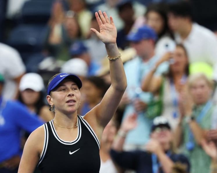 Anisimova cruises to birthday win at US Open