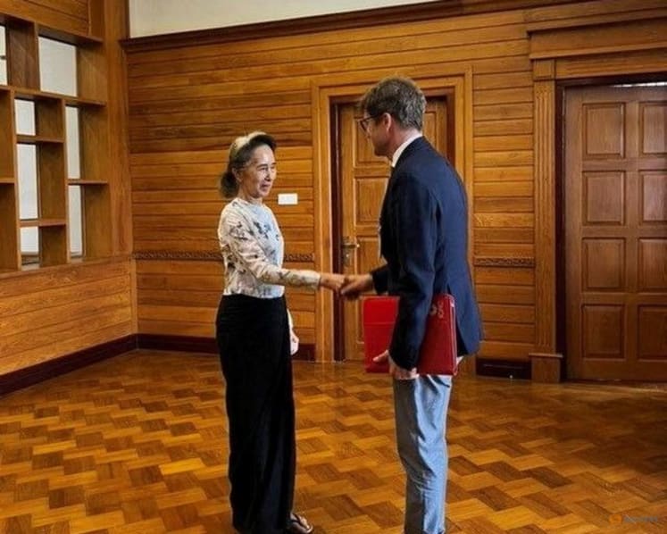 Myanmar's detained Aung San Suu Kyi meets Red Cross official