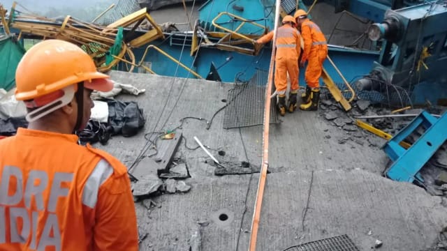 印度高速公路施工地点起重机倒塌 酿至少17死3伤