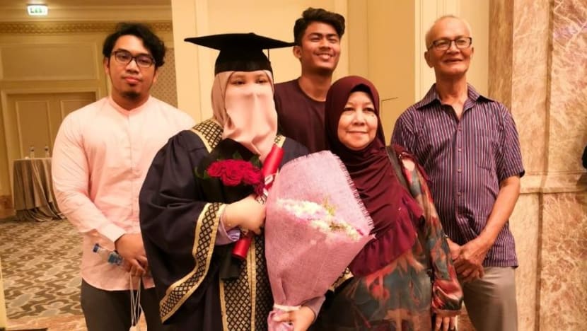 Sali Atikah pelajar S'pura terbaik kohort 2018 Universiti Al-Azhar; mahu jadi ustazah serba boleh Sali Atikah pelajar S'pura terbaik kohort 2018 Universiti Al-Azhar; mahu jadi ustazah serba boleh