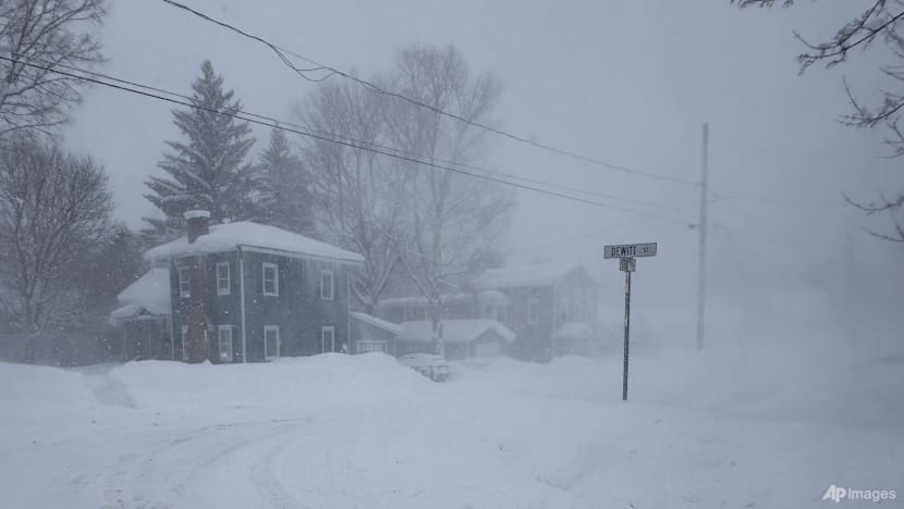 US Snowstorm Chaos! SIA Flights Hit, Thousands Stranded!