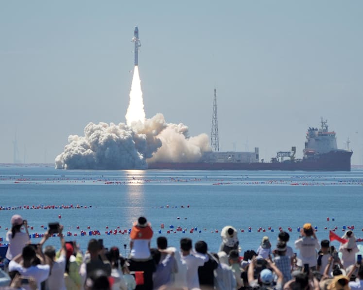 China says unmanned moon mission delayed over 'launch conditions'