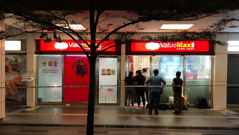 Man who threatened to blow up pawnshop at Boon Lay MRT Station after failed robbery still at large