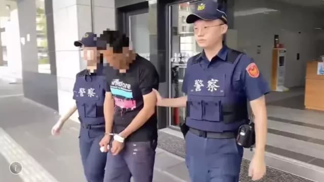 台男酒后情绪失控 乱砍三路人溅血