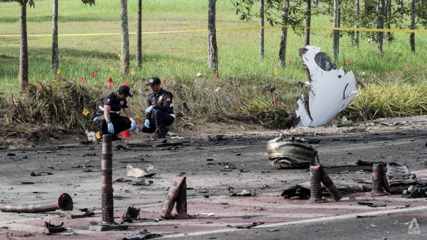 Small aircraft crashes on highway in Malaysia's Selangor, 10 dead including motorists Small aircraft crashes on highway in Malaysia's Selangor, 10 dead including motorists