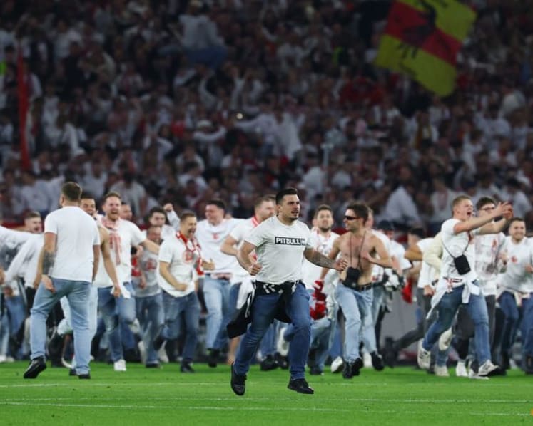 Freiburg beat 10-man Braga 3-1 to reach Europa League final