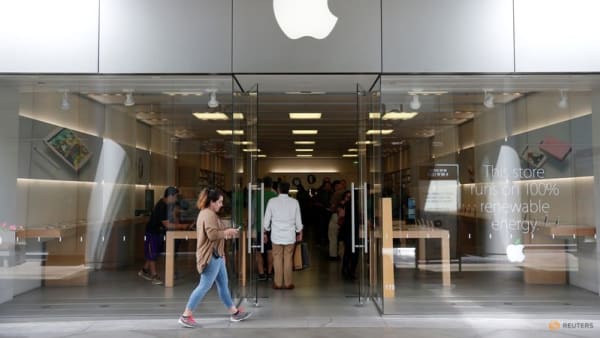 'Little, little screws' one of many hurdles to US-made iPhones - Channel News Asia (Picture 2)