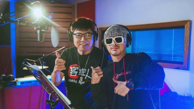 黄明志携手马来西亚歌王张少林　合唱《漂向北方》客家版