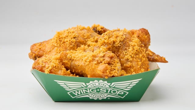 IRVINS又让人嘴馋，联名Wingstop推出咸蛋黄炸鸡！花1年研发咸甜黄金比例