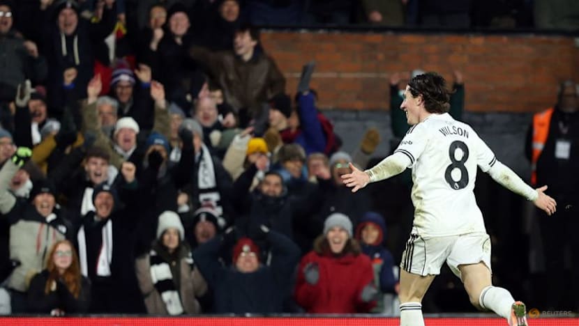 Ten-man Chelsea suffer defeat at neighbours Fulham