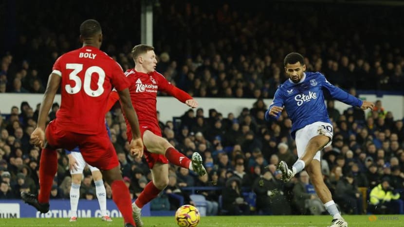 Forest out-fox Everton in battle without the ball