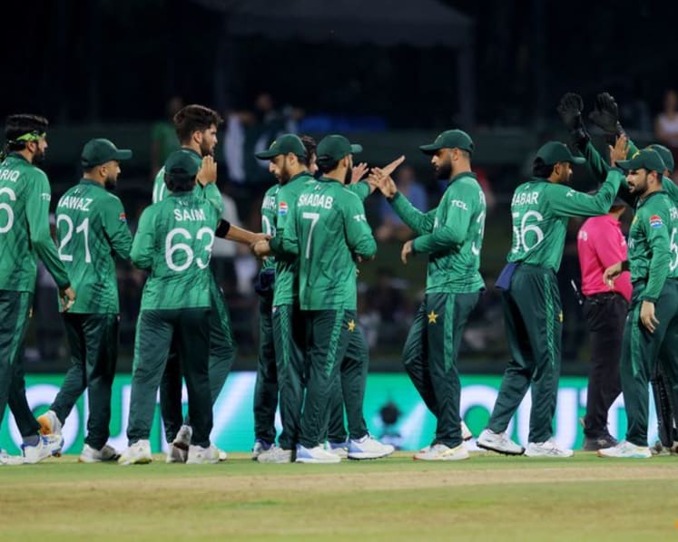 Brook ton leads England to nervy win over Pakistan and T20 World Cup semis