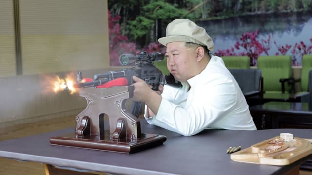金正恩现场指导朝鲜主要军需工厂 要求提高生产力