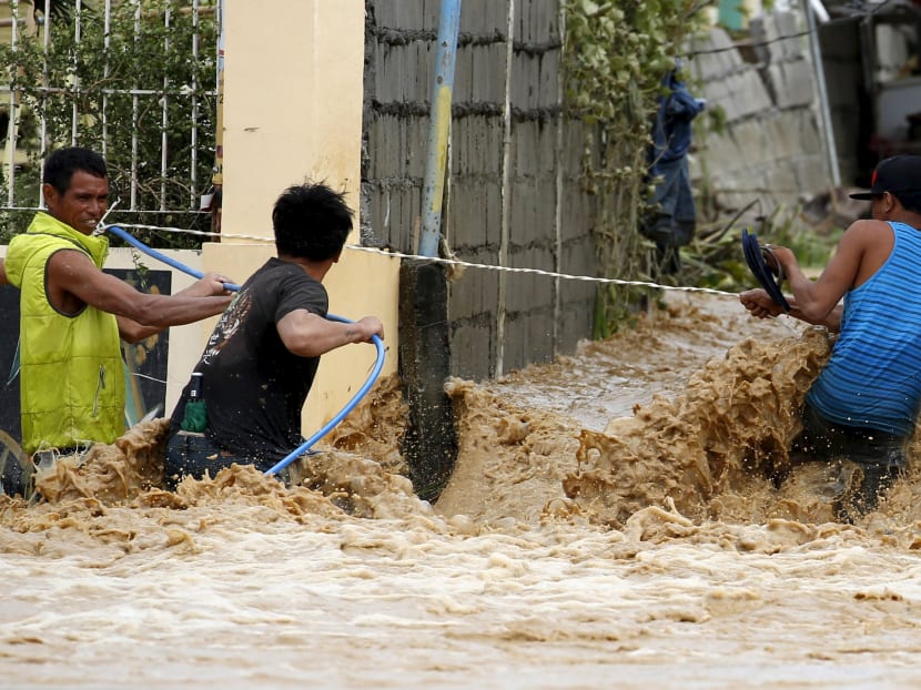 Typhoon leaves 11 dead, Filipino villagers saved from flood