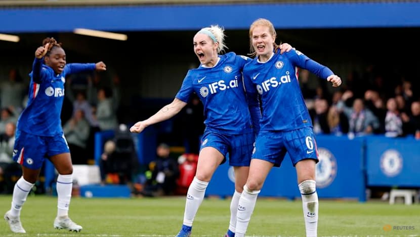 Chelsea squeeze past Villa to keep faint WSL title hopes alive