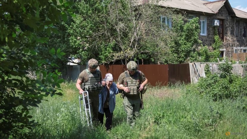 Russia advances to east-central Ukrainian region amid row over dead soldiers Russia advances to east-central Ukrainian region amid row over dead soldiers