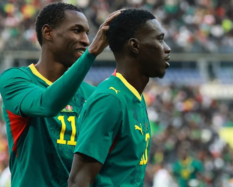 Defiant Senegal display Afcon trophy before beating Peru in friendly