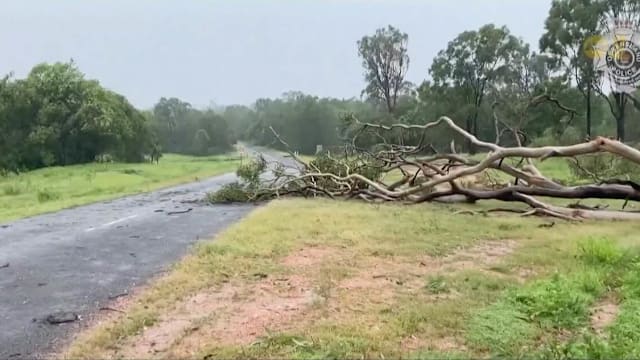 热带气旋“纳雷尔”减弱仍袭澳洲东北部 救援队随时待命