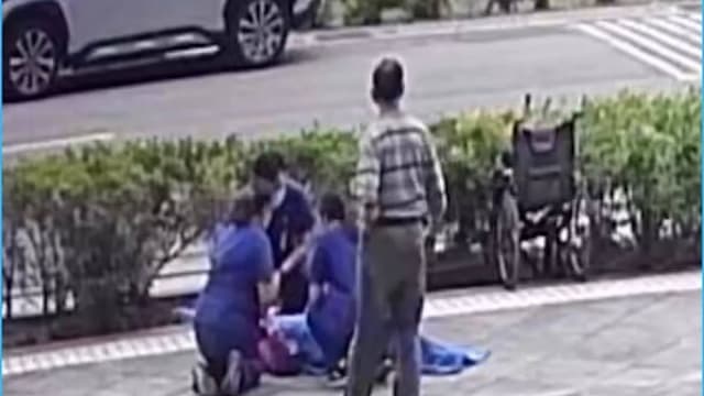 寒冬中的温暖！长者街头倒地 诊所医护人员迅速分工施救