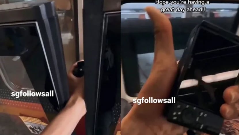 Lelaki guna tangan untuk hentikan MRT dari bergerak dilaporkan pada polis Lelaki guna tangan untuk hentikan MRT dari bergerak dilaporkan pada polis