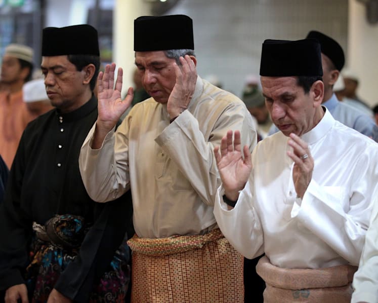 Challenging Ramadan ends on happy note thanks to support from various faiths: Yaacob