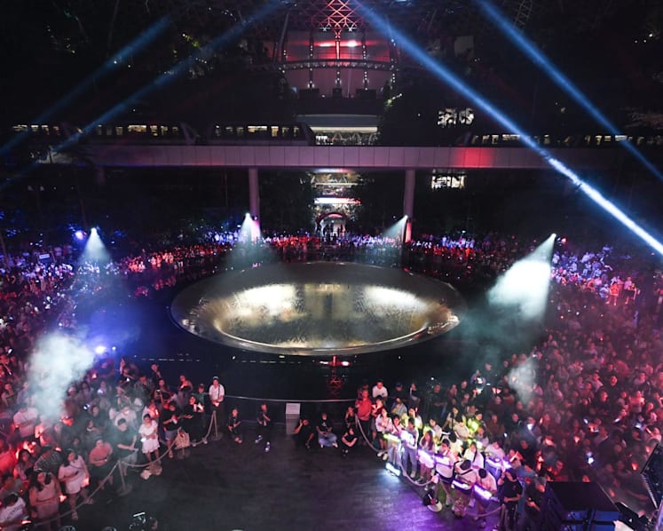 Over 1,200 fans attended Changi Airport’s SG60 Homecoming Concert which had Stefanie Sun, Kit Chan and more
