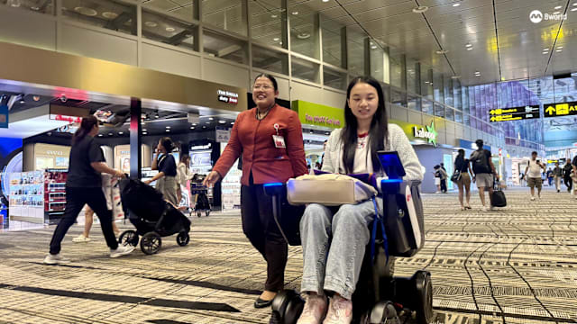 樟宜机场推自动驾驶轮椅  助行动不便旅客更自主出行