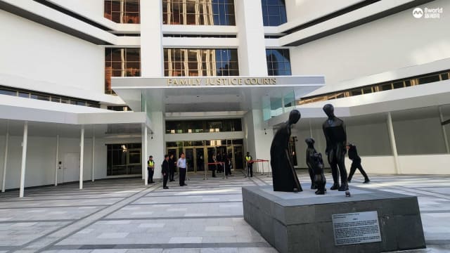 要求父亲每月给钱资助他未来学费 国民服役人员申请被拒