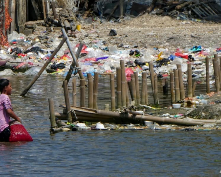 Indonesia plans to ban single-use plastic by end of 2029
