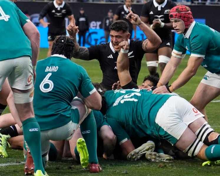 PREVIEW-Ireland eye end to All Blacks' 52-test Eden Park run