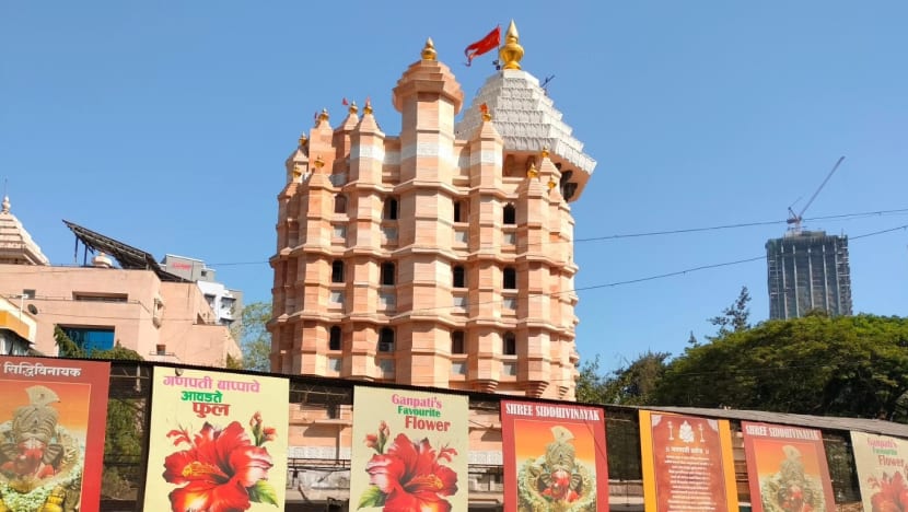 இந்தியாவின் சித்திவிநாயகர் ஆலயத்தில் நாளையிலிருந்து தேங்காய், மாலைகள் எடுத்துச் செல்ல அனுமதியில்லை இந்தியாவின் சித்திவிநாயகர் ஆலயத்தில் நாளையிலிருந்து தேங்காய், மாலைகள் எடுத்துச் செல்ல அனுமதியில்லை