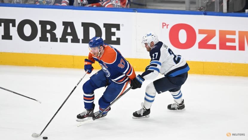 NHL roundup: Jets outlast Oilers in OT