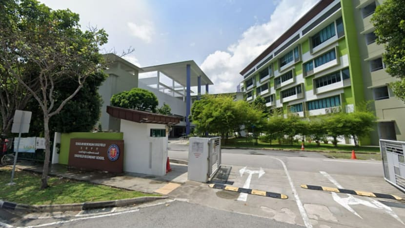 Sekolah Menengah Edgefield beralih ke HBL setelah pelajar diuji positif COVID-19