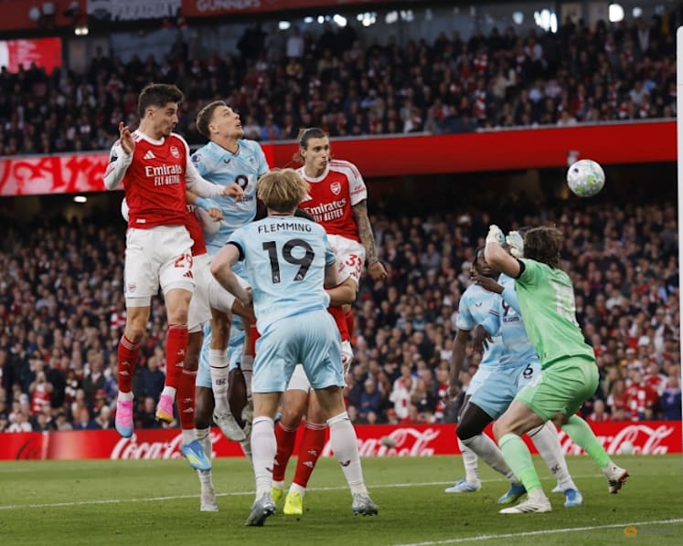 Arsenal close in on title with narrow win over Burnley