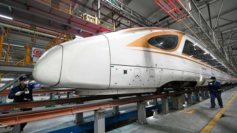 China perkenal kereta api terpantas dunia 