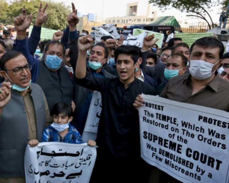 Pakistan arrests 31 people over demolishing of Hindu temple