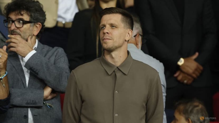 Szczesny comes out of retirement to replace injured Ter Stegen at Barcelona Szczesny comes out of retirement to replace injured Ter Stegen at Barcelona